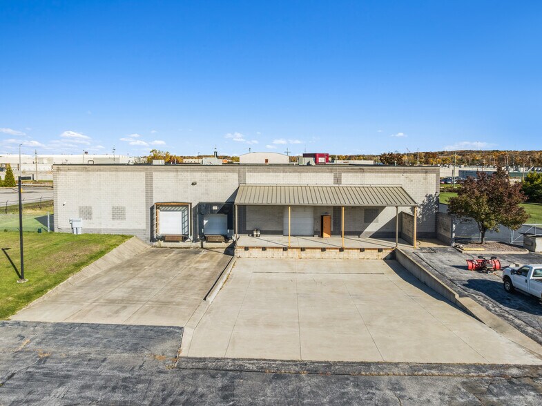 More Photos Of 21600 Miles Rd, North Randall Flex For Lease