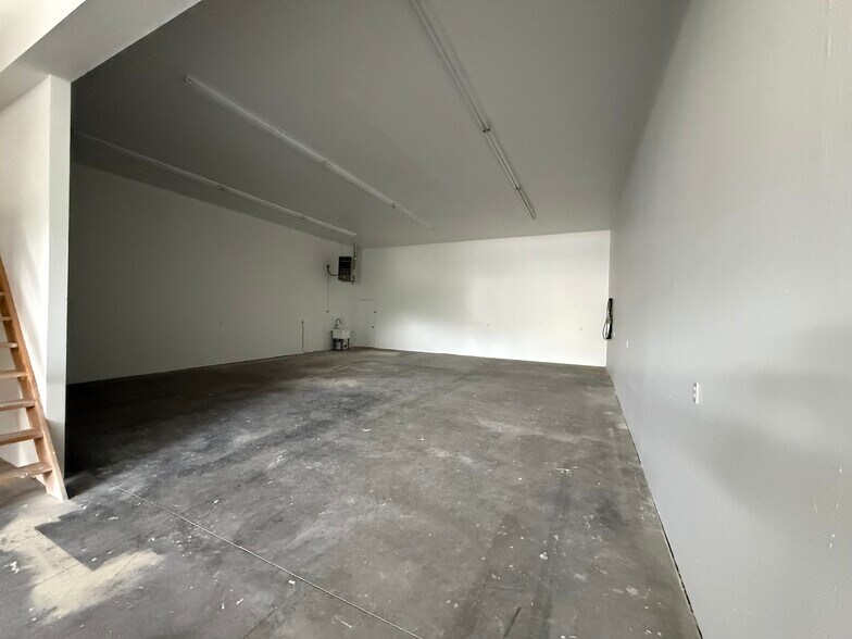 More Photos Of 4130 Glenbrook Dr, Hailey Warehouse For Lease
