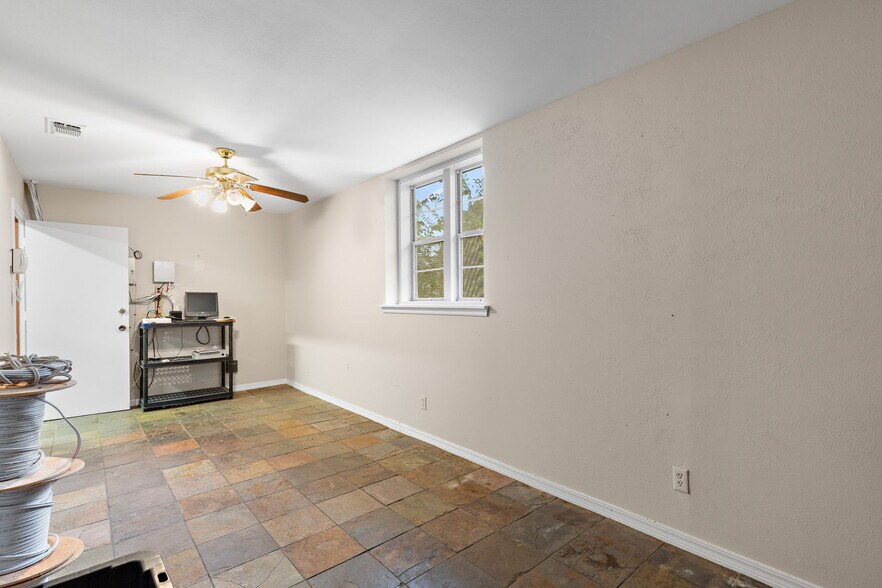 More Photos Of 446 3rd st, Burkburnett Warehouse For Sale