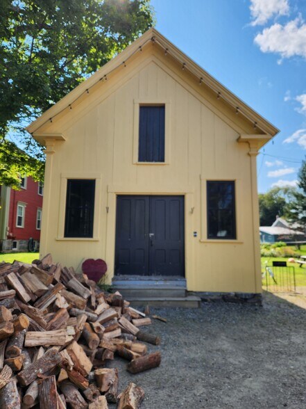 More Photos Of 268 Main St, Kingfield Restaurant For Sale