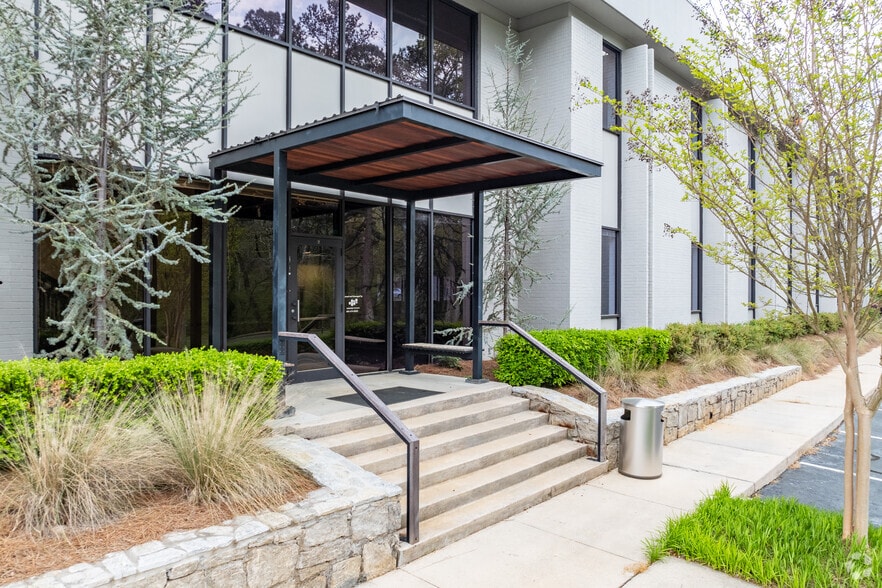 More Photos Of 2980 Brandywine Rd, Atlanta Office For Sale