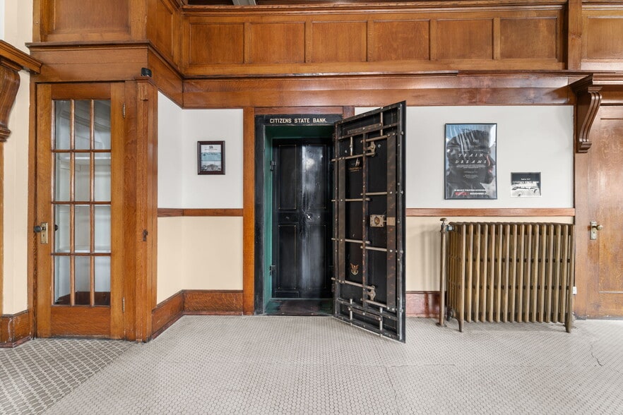 More Photos Of 102 Crosby St, Tekoa Flex For Sale