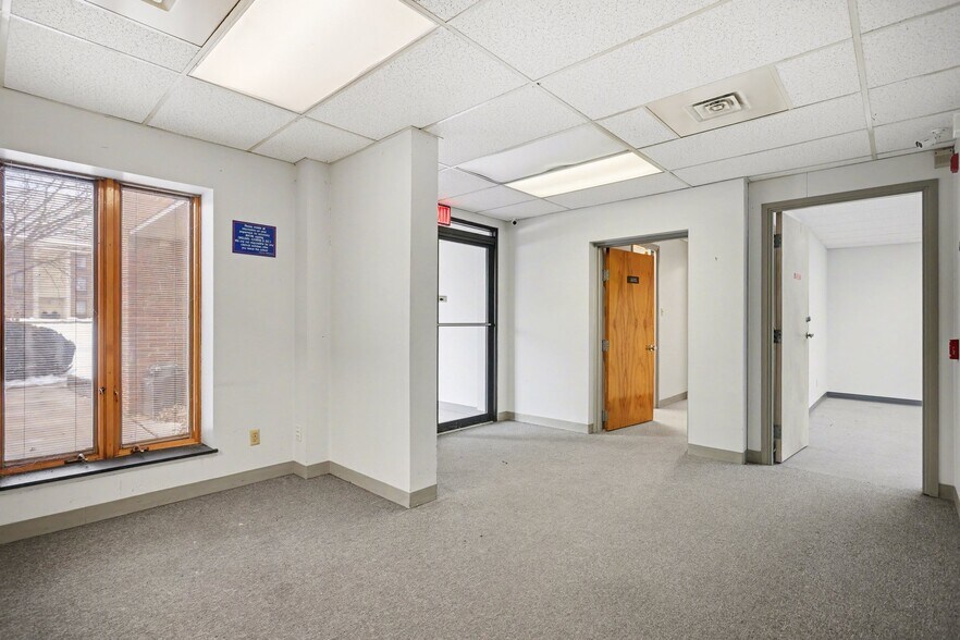 More Photos Of 400 Nationwide Dr, Harrisburg Medical For Sale