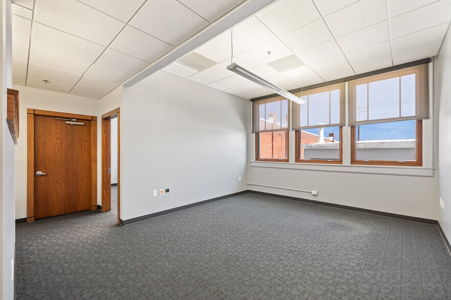 More Photos Of 40 W 4th St, Mansfield Storefront Retail Office For Lease