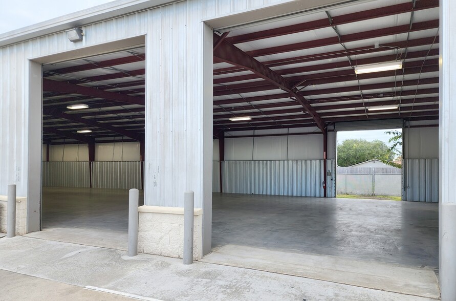 More Photos Of 1261 Butler Rd, League City Warehouse For Lease