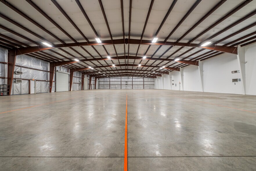 More Photos Of 431 Capital Cir SW, Tallahassee Warehouse For Lease
