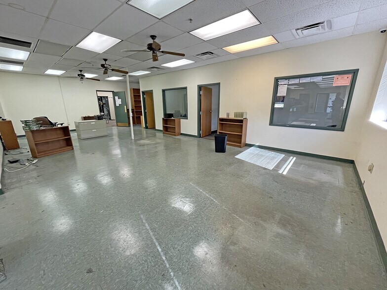 More Photos Of 24-26 Parkway Blvd, York Warehouse For Sale