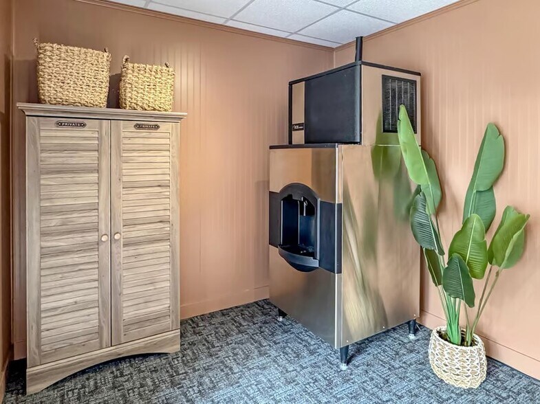 More Photos Of 600 22nd St, Benson Hotel For Sale