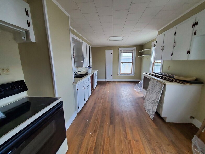 More Photos Of 181 Mechanic St, Lebanon Flex For Sale