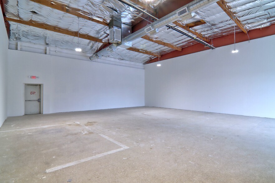 More Photos Of 3860 E Main St, Ventura Freestanding For Lease