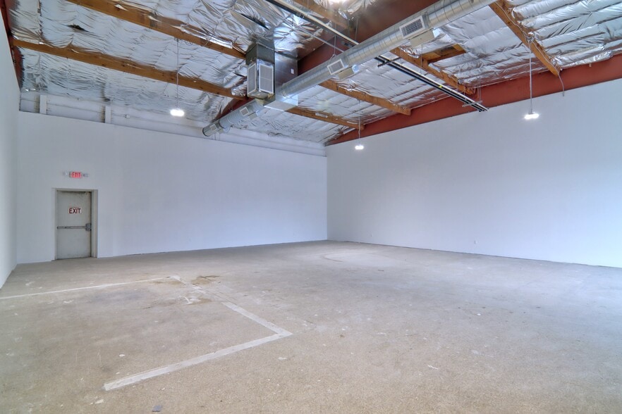 More Photos Of 3860 E Main St, Ventura Freestanding For Lease