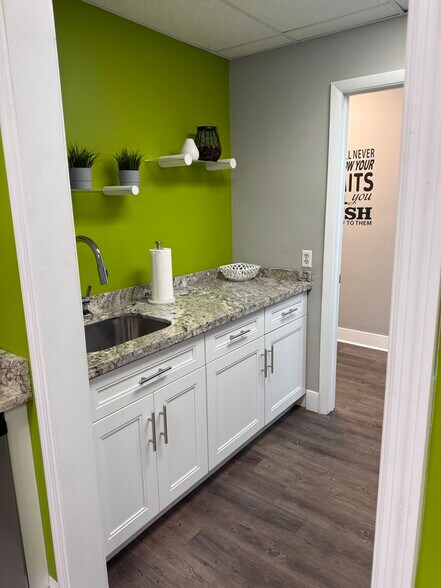 More Photos Of 4534-4598 N Hiatus Rd, Sunrise Warehouse For Lease