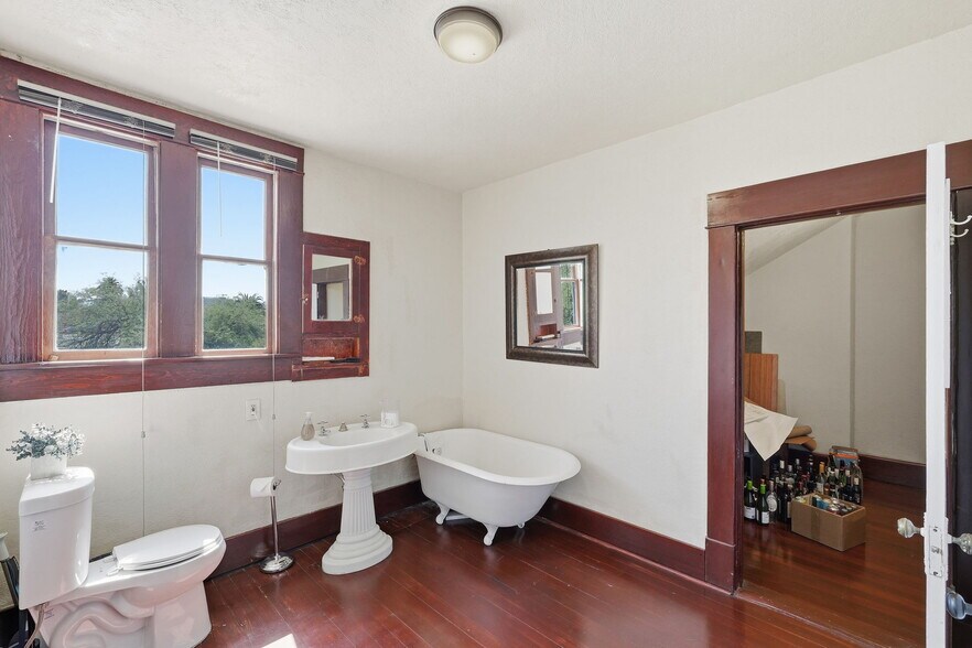 More Photos Of 1004 N 6th Ave, Tucson Office For Sale