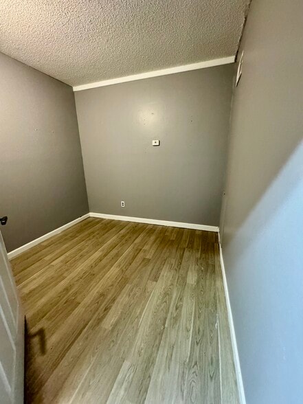 More Photos Of 133 E Parris Ave, High Point Freestanding For Lease