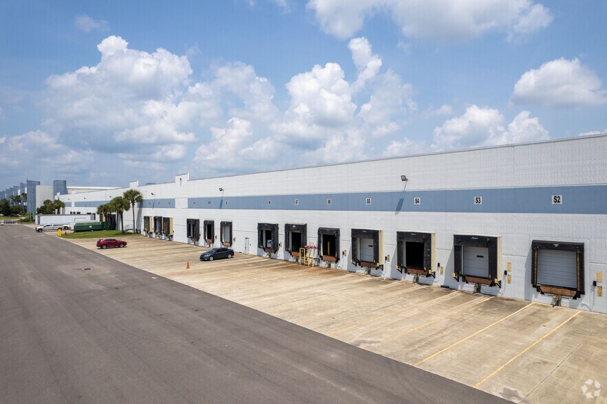 More Photos Of 1 Imeson Park Blvd, Jacksonville Warehouse For Lease