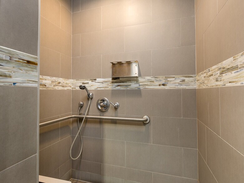 More Photos Of 4005 Highland Ave, Manhattan Beach Storefront Retail Office For Lease