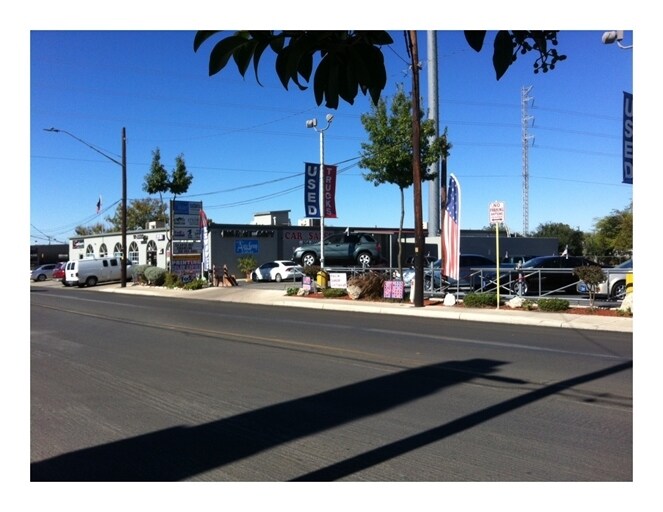 More Photos Of 318-337 W Olmos Dr, San Antonio Freestanding For Sale