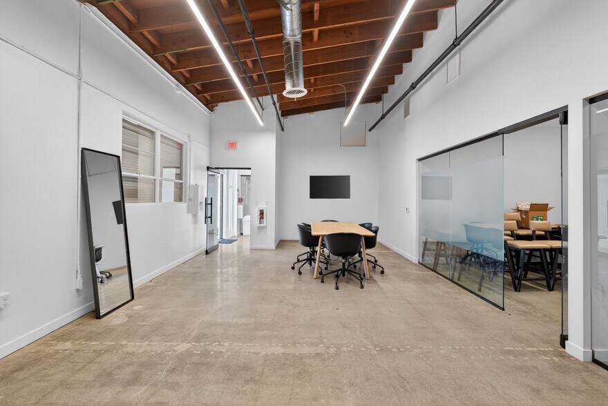 More Photos Of 1322-1326 Obispo Ave, Long Beach Warehouse For Lease