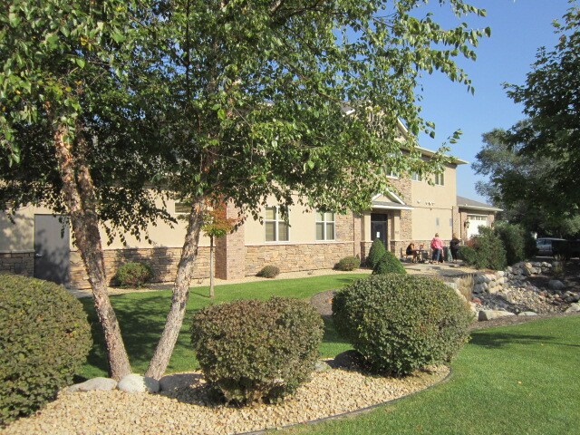 More Photos Of 913 Manor Dr NE, Spring Lake Park Office For Lease