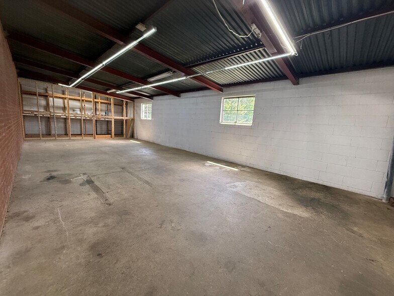 More Photos Of 735 13th Avenue Dr SE, Hickory Warehouse For Lease