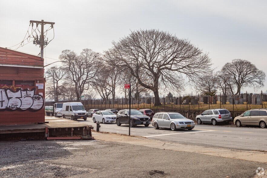 More Photos Of 58-06 Laurel Hill blvd, Woodside Flex For Lease