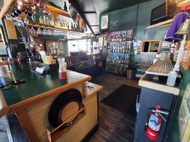 More Photos Of 295 S Broadway, Coos Bay Restaurant For Sale