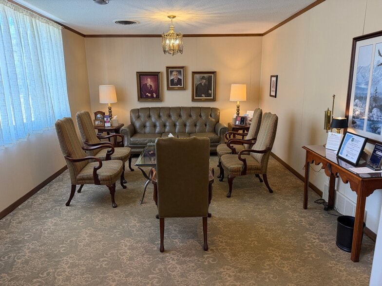 More Photos Of 1001 2nd Ave, Rockford Specialty For Sale