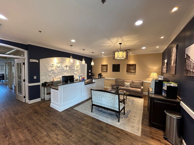 More Photos Of 331 E Main St, Rock Hill Office For Lease