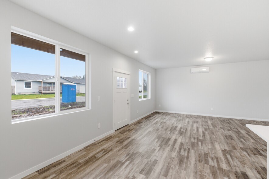 More Photos Of 1230 49th Ave, Sweet Home Multifamily For Sale