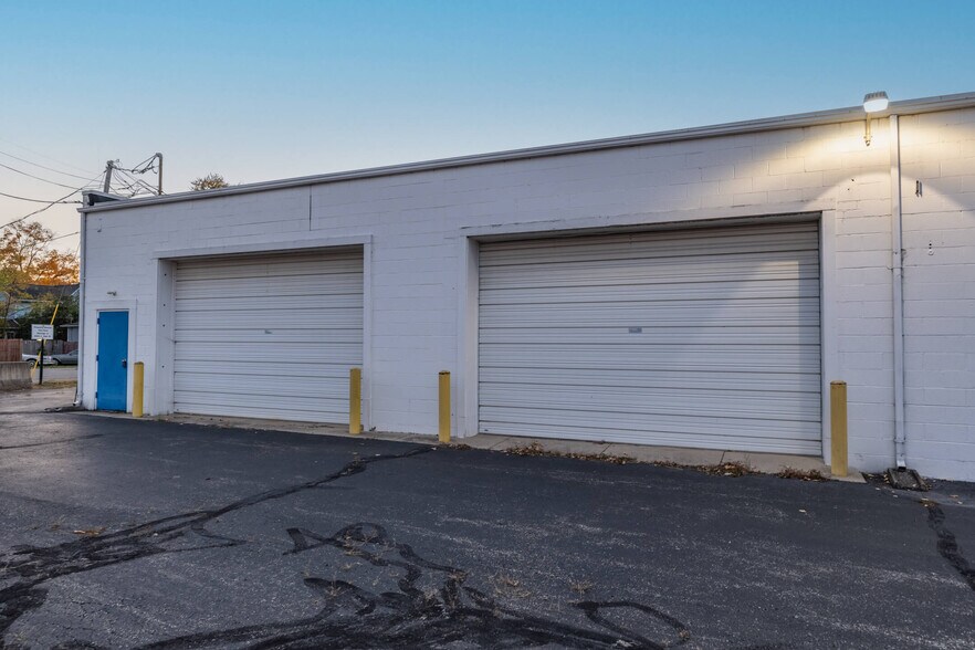 More Photos Of 2419 E High St, Springfield Storefront For Sale