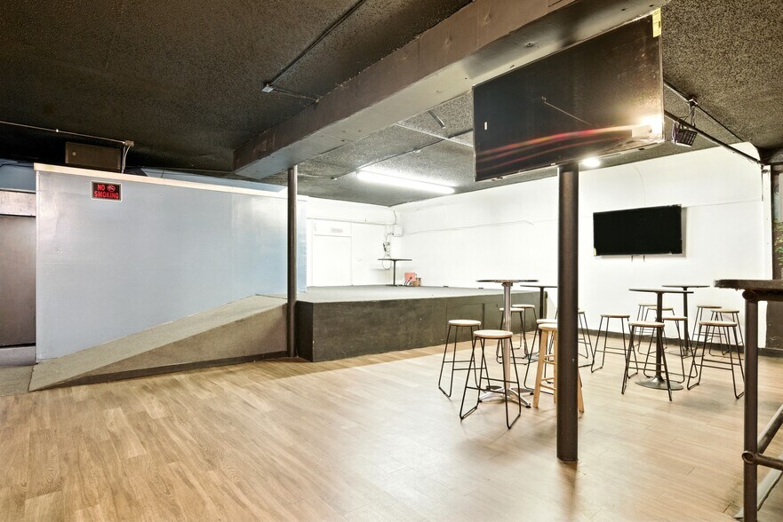 More Photos Of 8604 Jensen Dr, Houston Bar For Sale