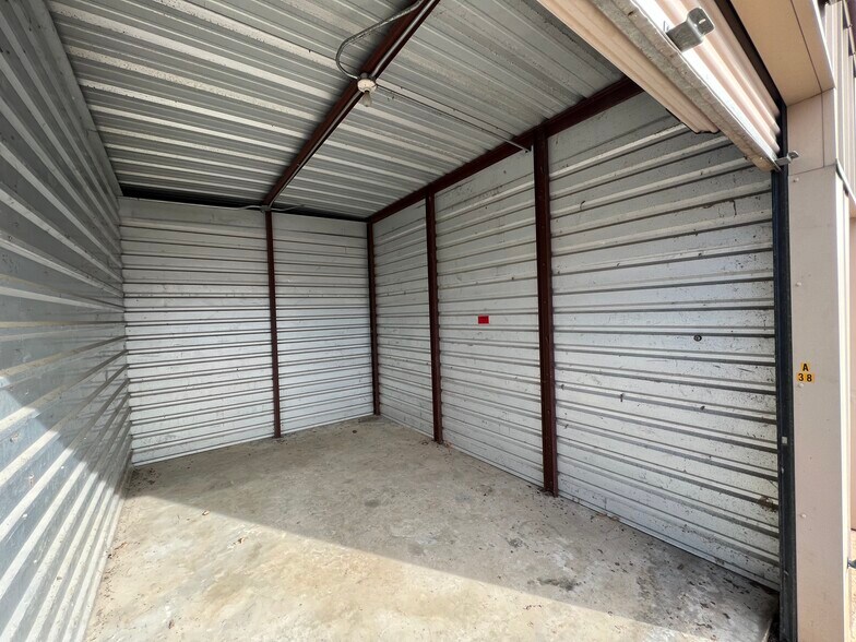 More Photos Of 20738 TX-36, Brazoria Self Storage For Sale