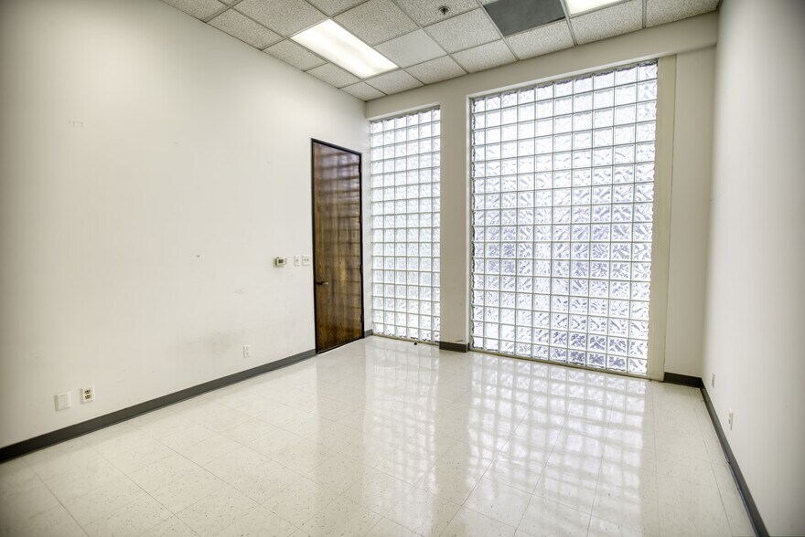 More Photos Of 911 E Colorado Blvd, Pasadena Office For Sale