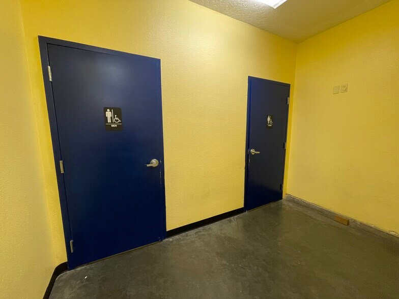 More Photos Of 3202 12th Avenue Rd, Nampa Light Distribution For Sale