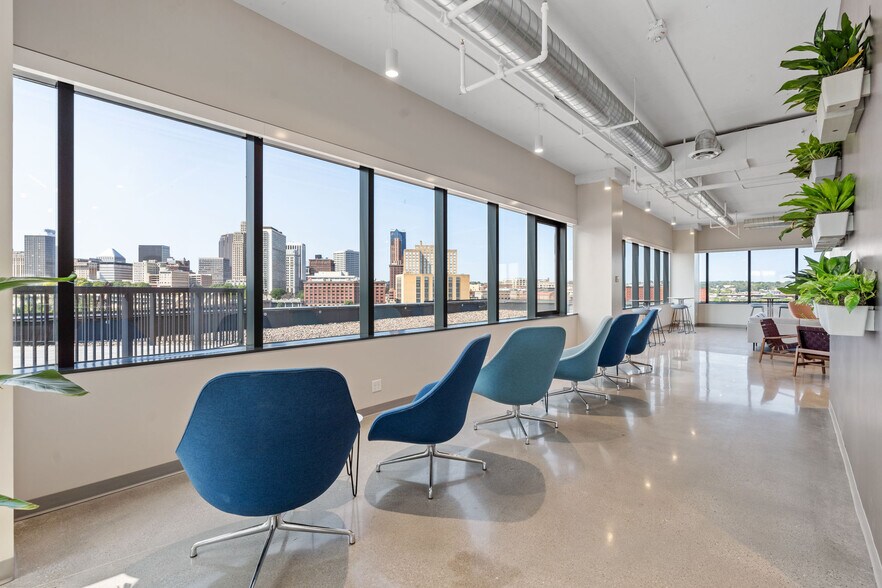 More Photos Of 10 River Park Plz, Saint Paul Office For Lease