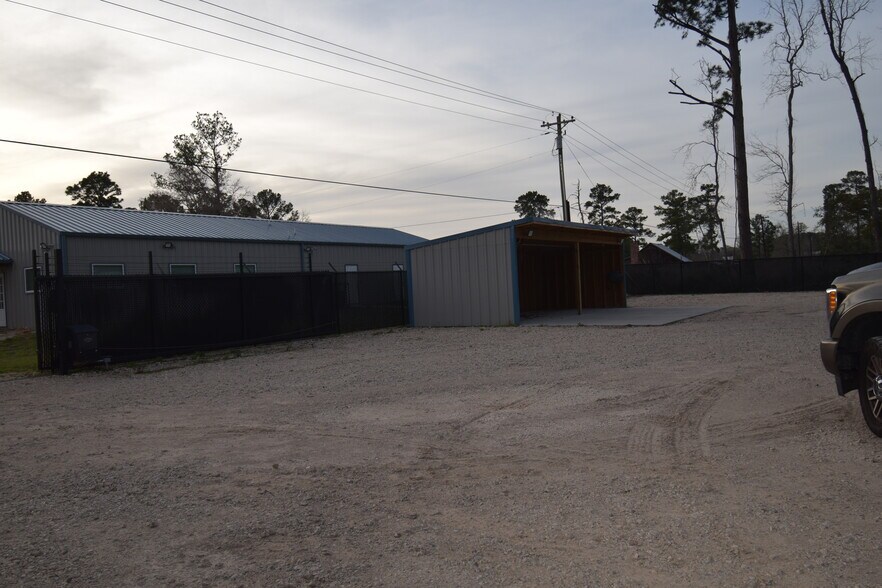 More Photos Of 11395 FM 2432 Rd, Willis Light Manufacturing For Sale