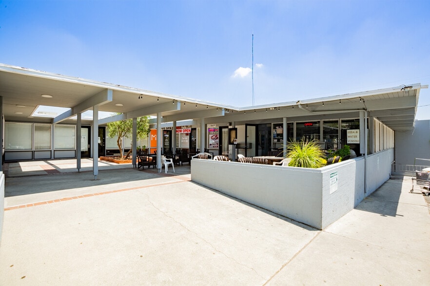 More Photos Of 370 W Sierra Madre Blvd, Sierra Madre Storefront For Lease