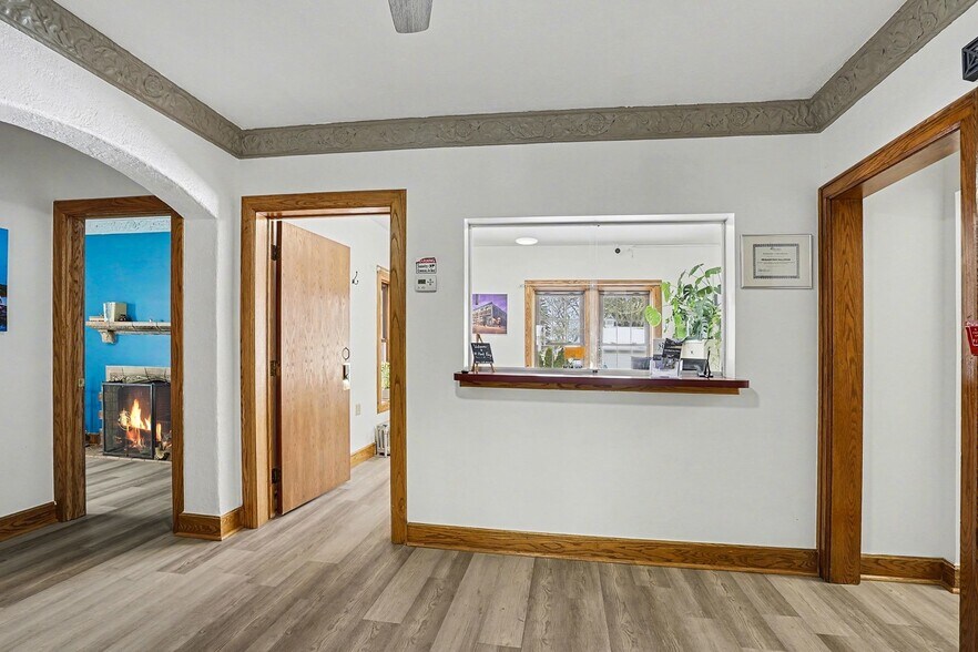 More Photos Of 302 N Trumbull St, Bay City Hotel For Sale