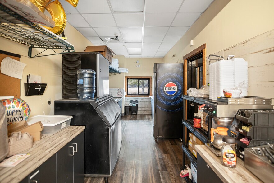 More Photos Of 762 Veterans Pky, Hinesville Restaurant For Sale