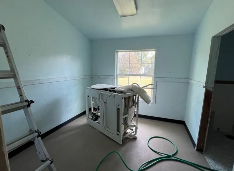 More Photos Of 569 Bear Dr, Timpson Medical For Sale