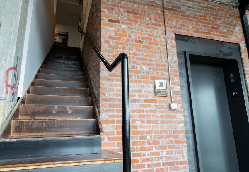 More Photos Of 800 Sampson St, Houston Loft Creative Space For Lease