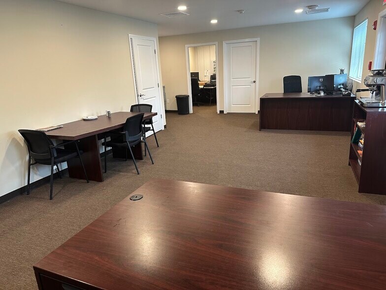 More Photos Of 237 Londonderry Tpke, Hooksett Industrial For Lease