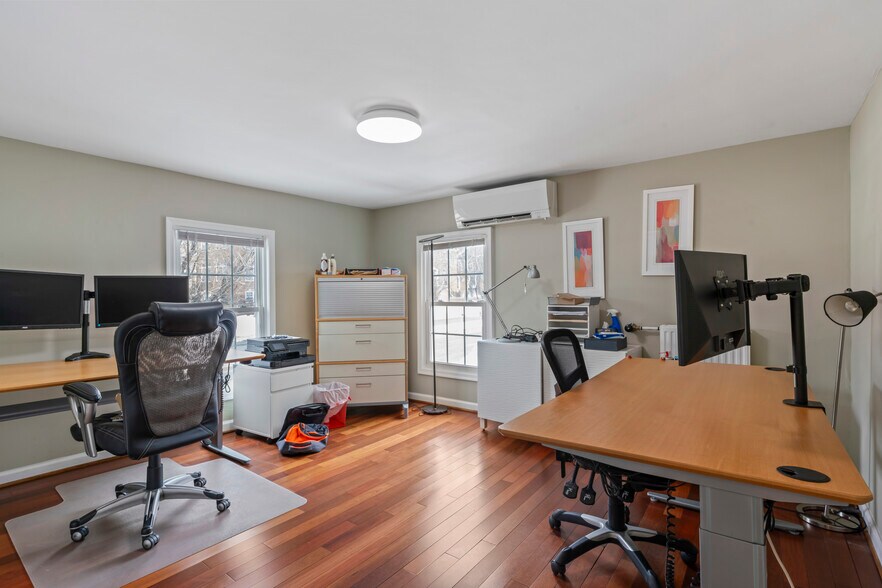 More Photos Of 4235 Chain Bridge Rd, Fairfax Office For Sale