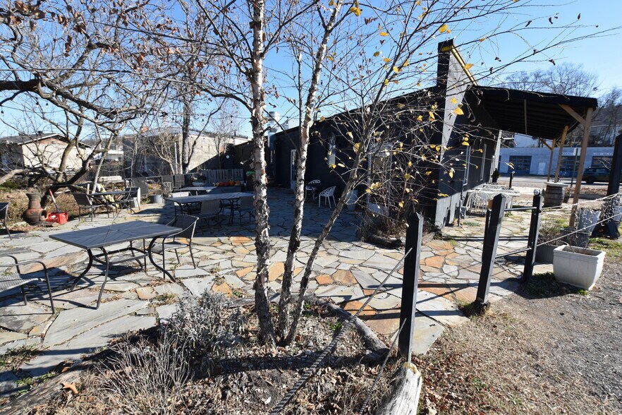 More Photos Of 313 McFarland Ave, Rossville Storefront For Sale