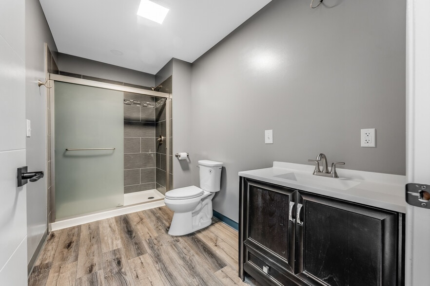 More Photos Of 205 10th St, Fairmont Office For Sale