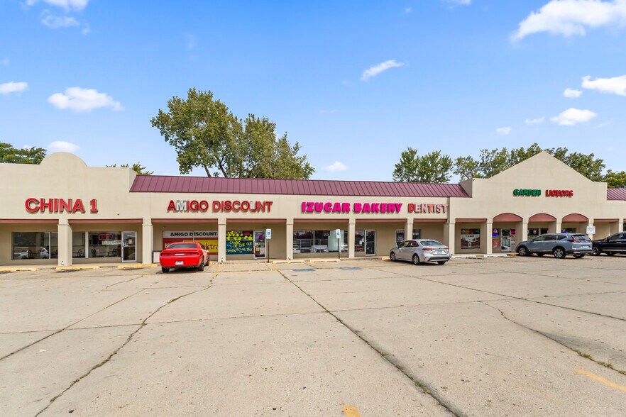More Photos Of 2202-2230 W Algonquin Rd, Rolling Meadows General Retail For Sale