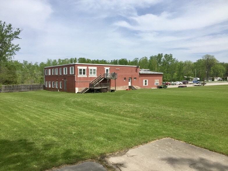 More Photos Of 1426 W River Rd, Waterloo Township Apartments For Lease