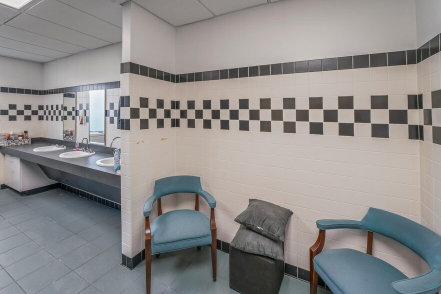 More Photos Of 614 Union Rd, Vineland Office For Sale