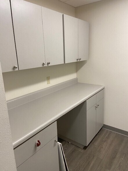 More Photos Of 5500 Bee Ridge Rd, Sarasota Office For Sale