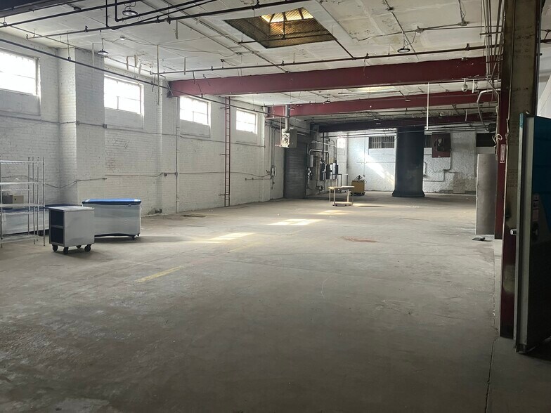 More Photos Of 27-21 51st Ave, Long Island City Warehouse For Lease